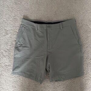 Vineyard Vines On The Go Men's Gray Flat Front Shorts - 7” Inseam